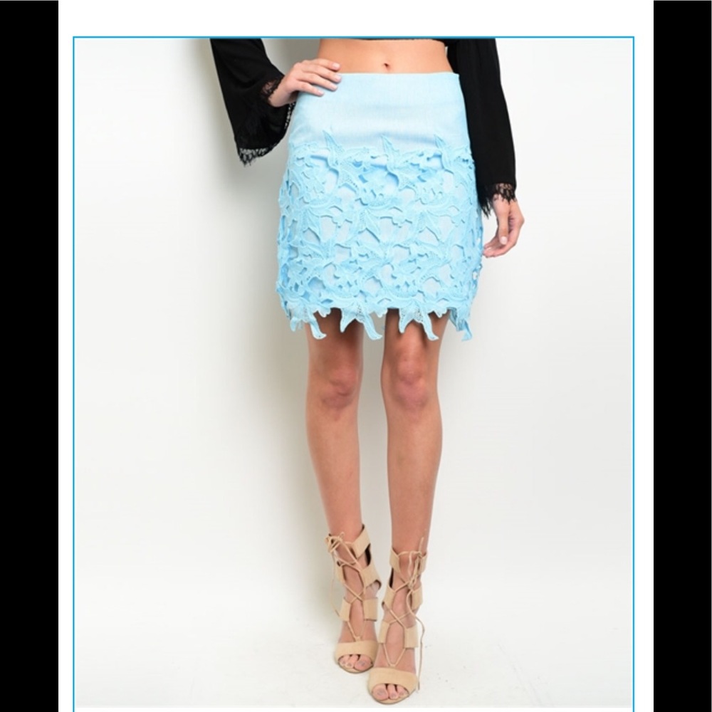 🆕💙lined-fitted skirt with cotton crochet overlay